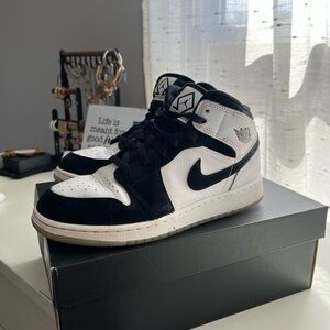 Nike Jordan 1 diamond mids